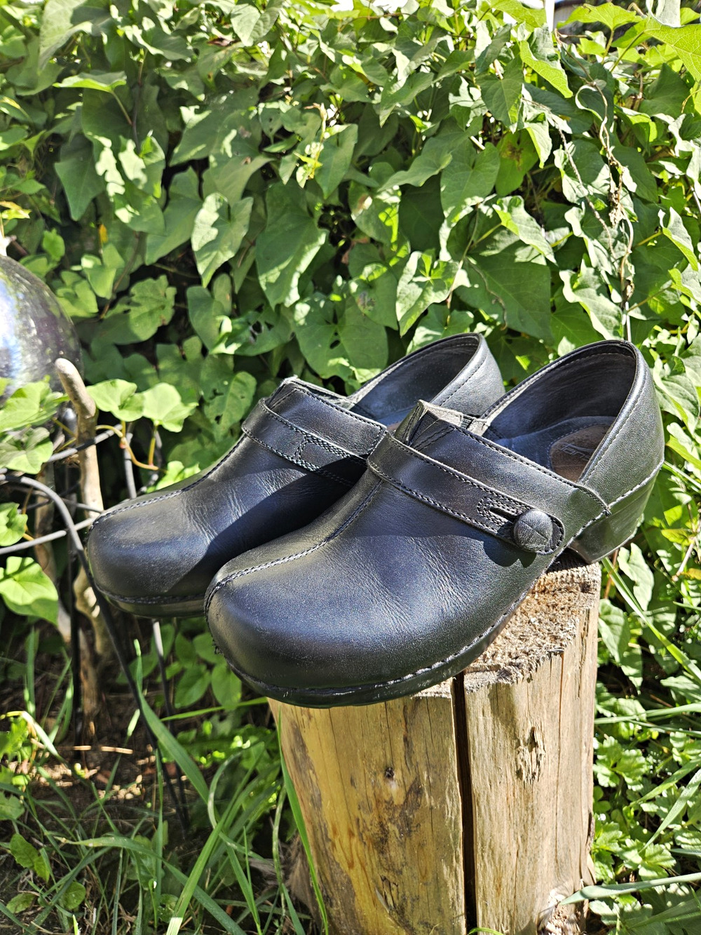 Dansko Black Leather Button Strap Clog Size 39 EU US 8-8.5